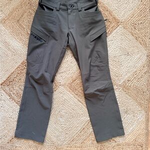 KUIU Men's Dark Gray Cargo Pants